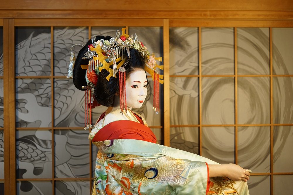 花魁体験の打掛と背景